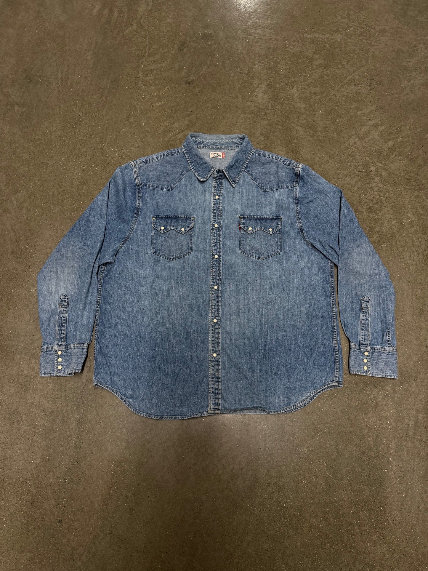 Levi’s Denim Pearl Button-Up Shirt