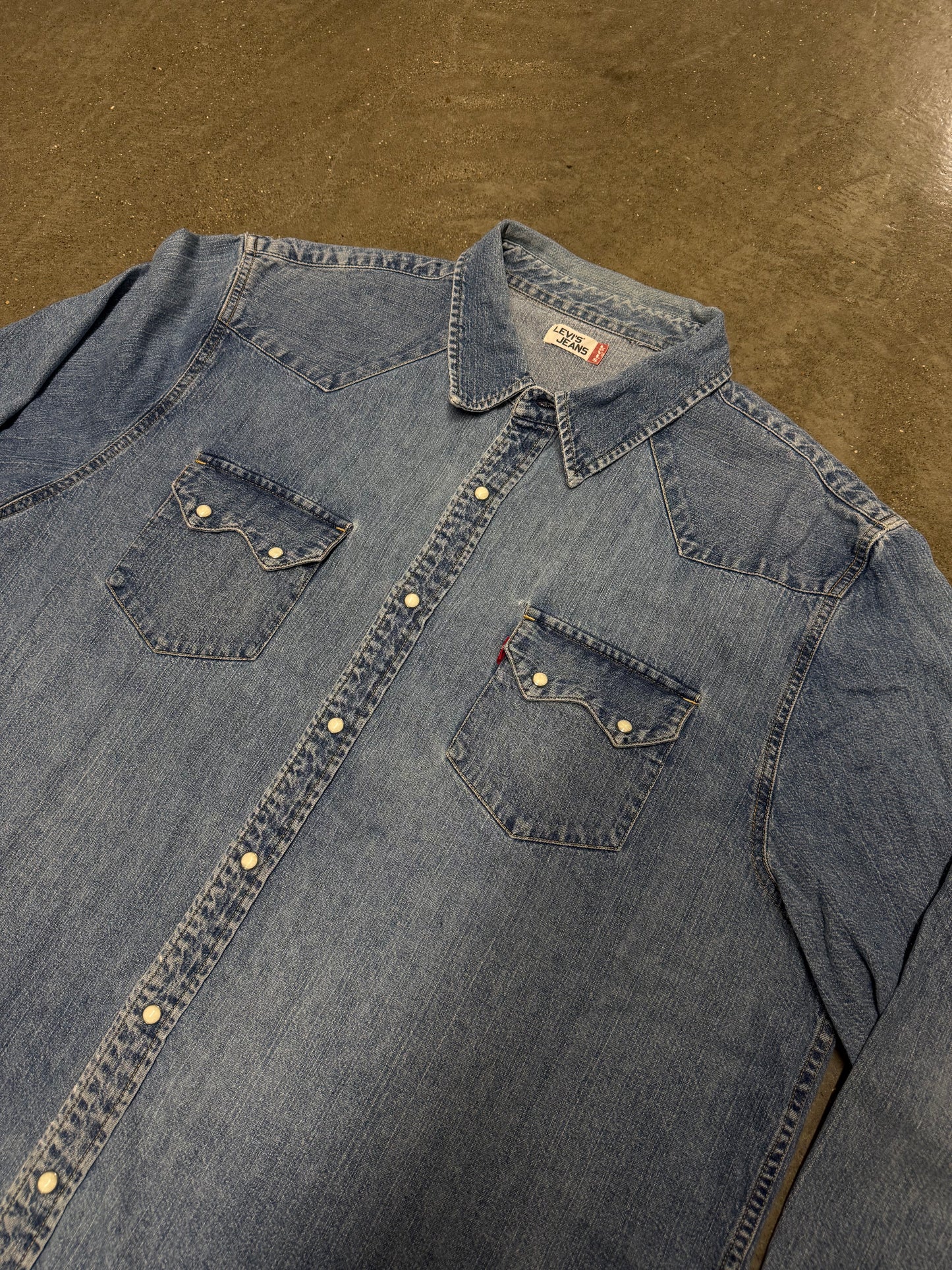 Levi’s Denim Pearl Button-Up Shirt