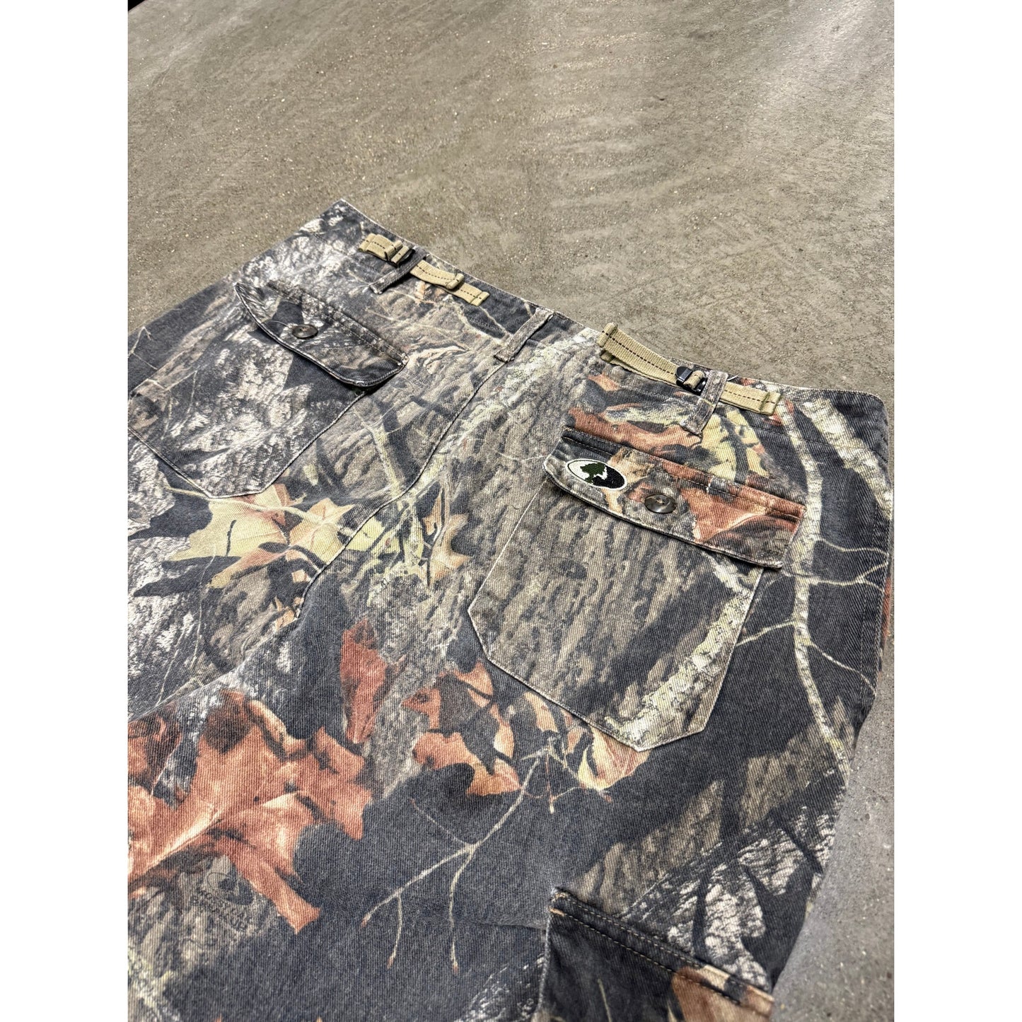 Vintage Y2K Mossy Oak Camo Cargo Pants